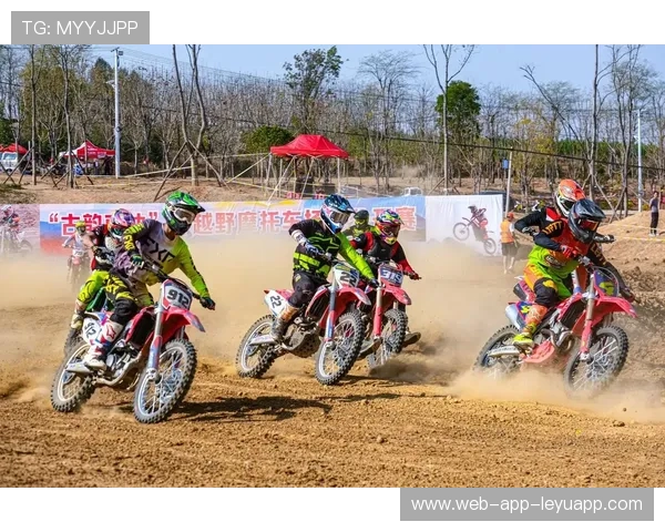 摩托越野赛：选手飞跃 22 米破纪录