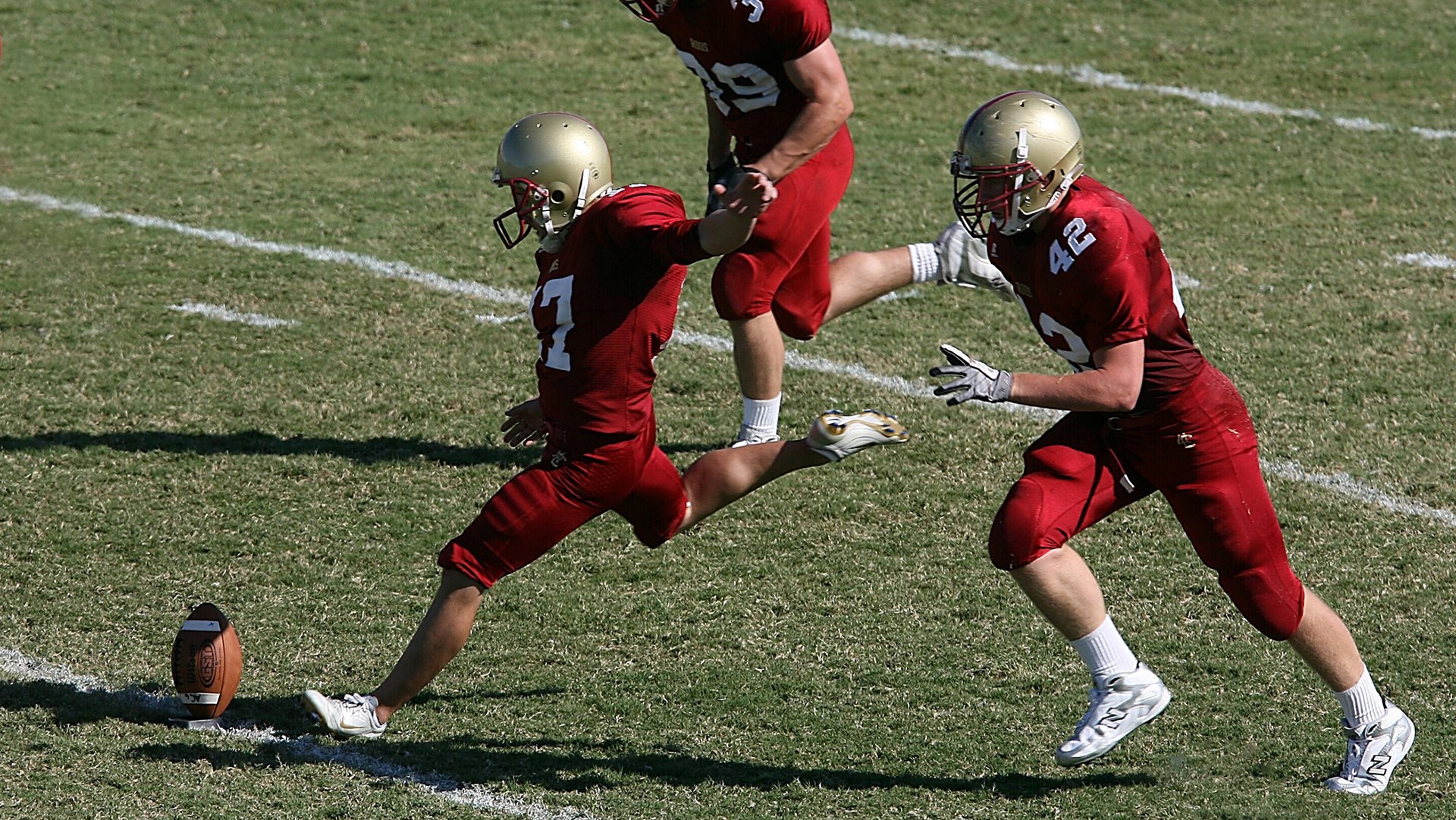 乐鱼平台-拜仁高压战术将面临体能与替补深度双考验，拜仁战术风格打法