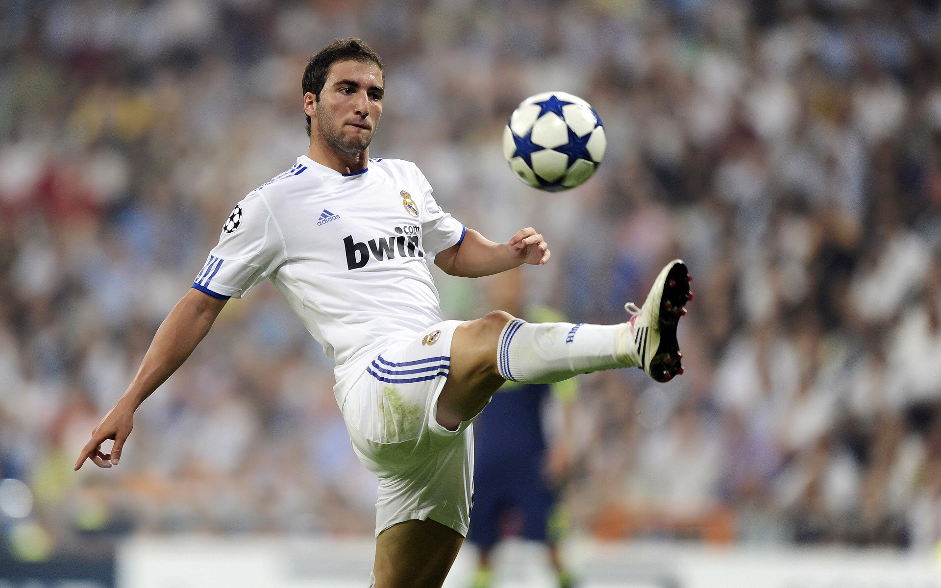 拜仁高压战术将面临体能与替补深度双考验，拜仁战术风格打法